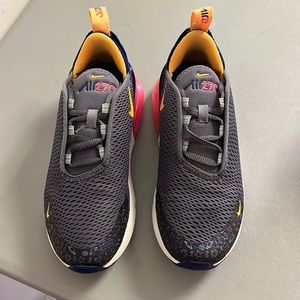 KIDS NIKE AIRMAX 270 USED GREAT CONDITION SIZE 13.5